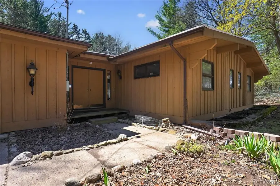 3301 Jewell, Howell, MI 48843 - #3