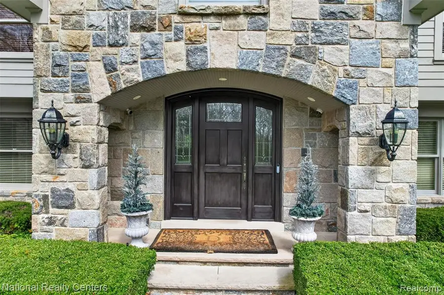 4233 N Willoway Estates, Bloomfield Hills, MI 48302 - #2