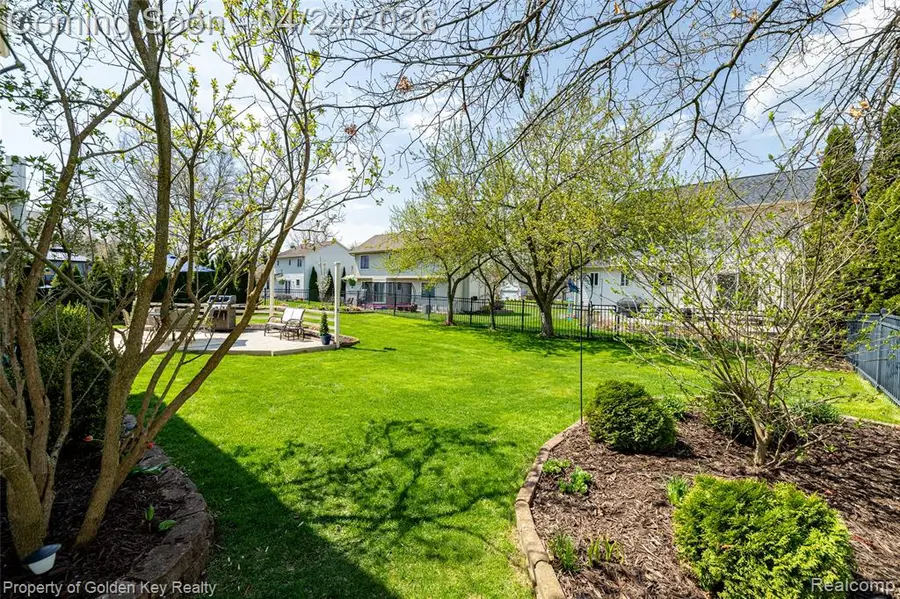 403 S Pine Creek, Waterford, MI 48327 - #3