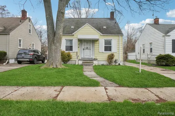 19717 Kenosha, Harper Woods, MI 48225