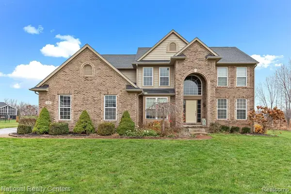 316 Lenox Lane, Brighton, MI 48114