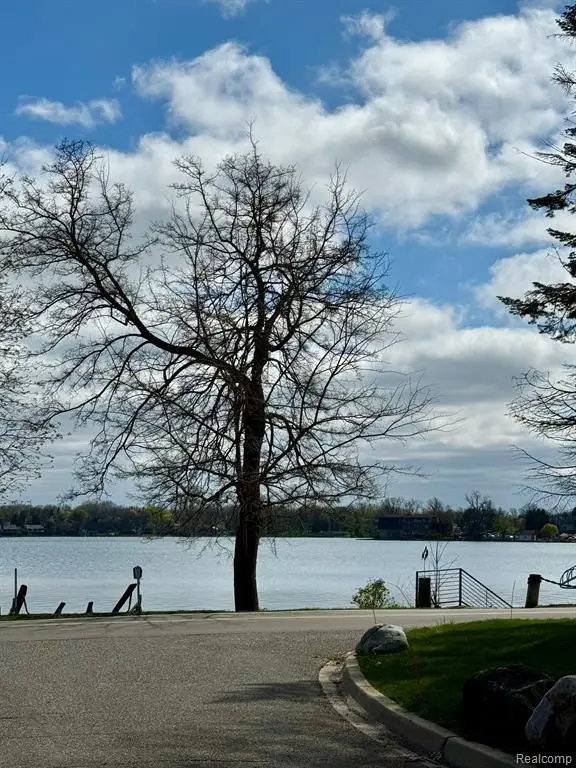 3234 Pine Lake, West Bloomfield, MI 48324 - #3