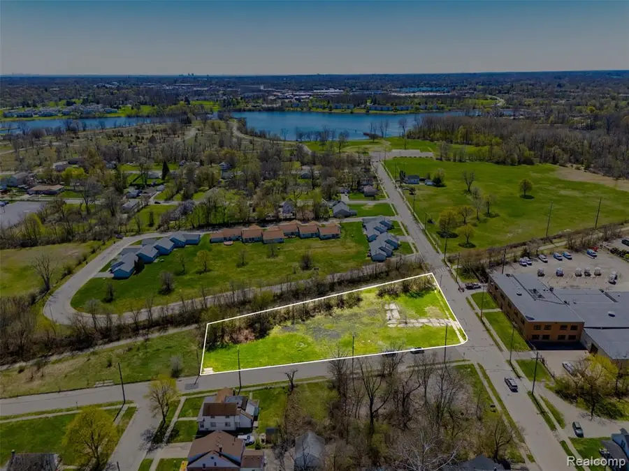 91 Lake, Pontiac, MI 48341 - #2