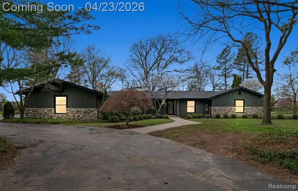 6800 Crestway, Bloomfield Hills, MI 48301