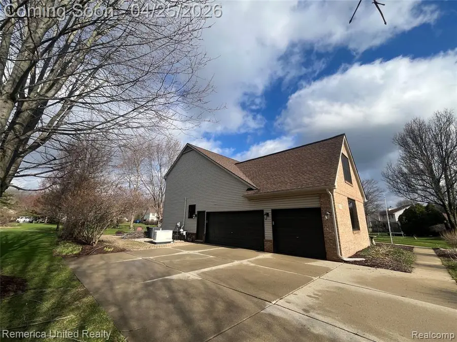 2505 Foxgrove, Highland, MI 48356 - #3