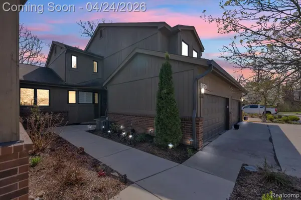 9859 Hawthorne Glen, Grosse Ile, MI 48138