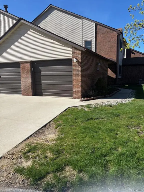 6689 Ridgefield #201, West Bloomfield, MI 48322 - #2