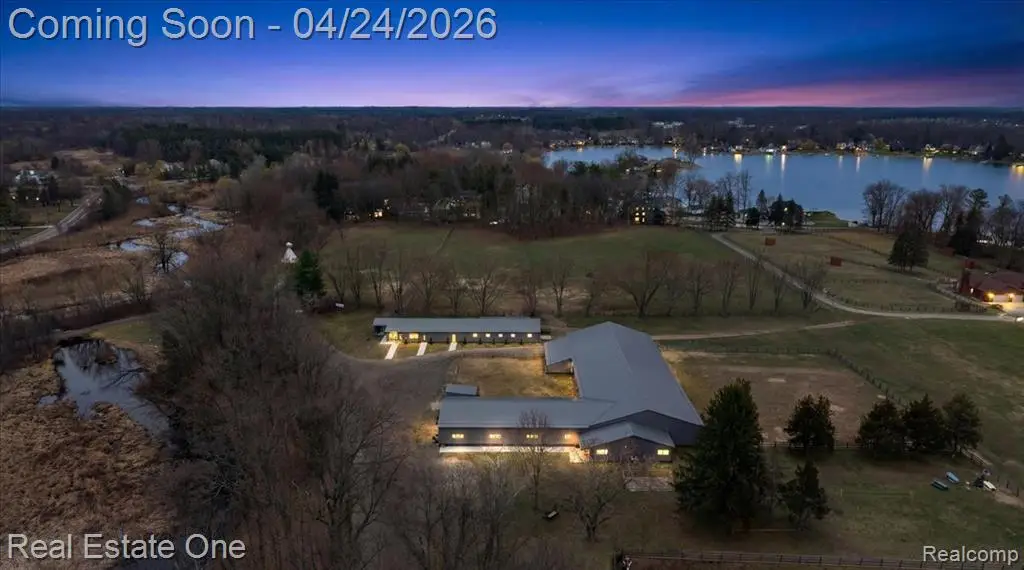 1050 Oxbow Lake, White Lake, MI 48386 - #1