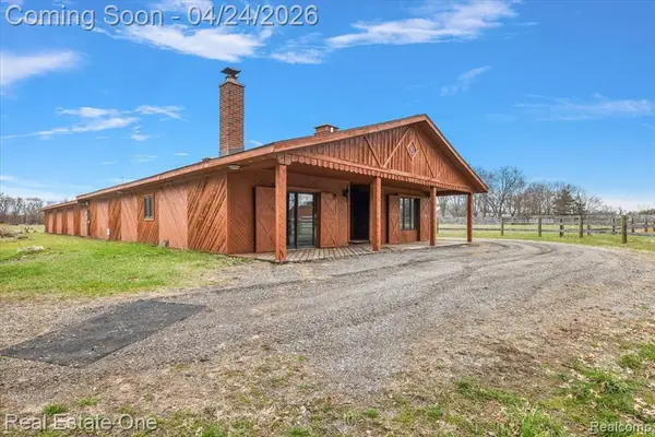 1109 Castlewood, White Lake, MI 48386