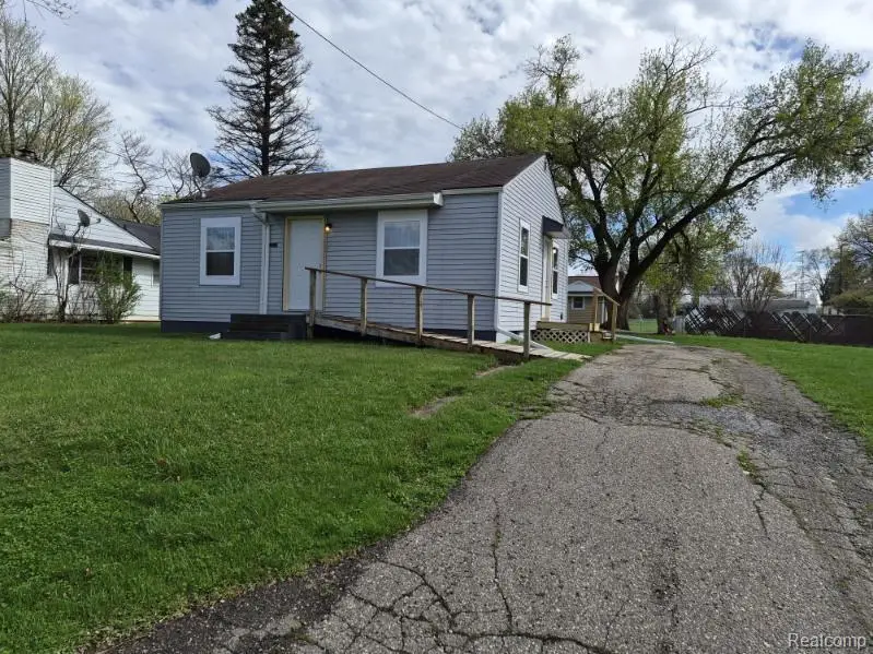 1233 W Coldwater, Flint, MI 48505 - #1