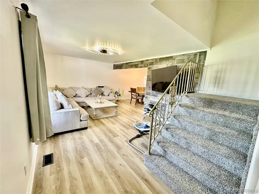 25880 Cherry Hill, Dearborn Heights, MI 48127 - #3