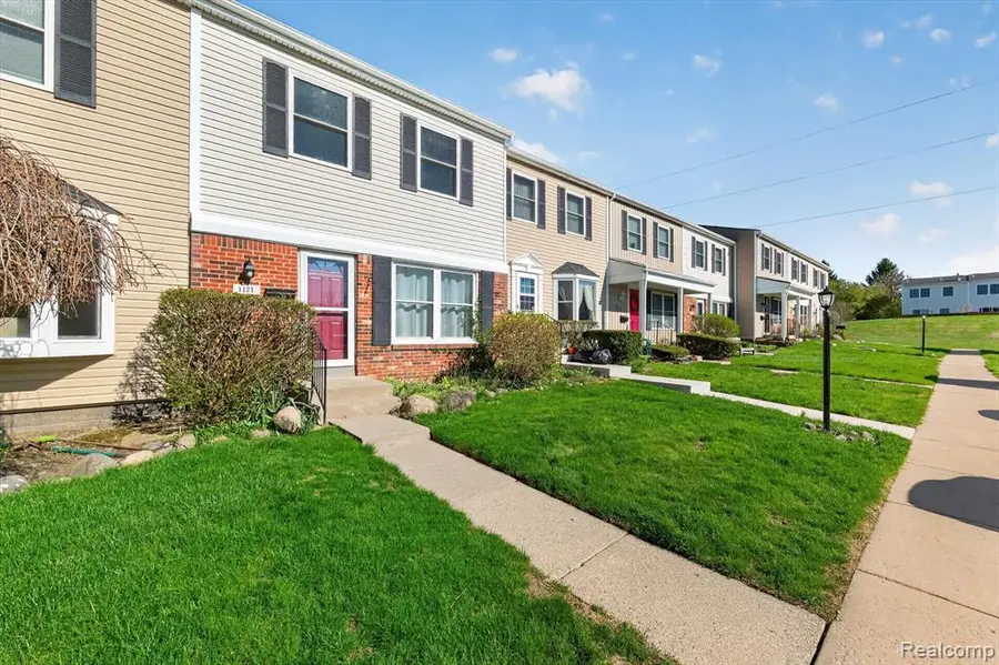 1121 Marquette, Rochester Hills, MI 48307 - #2