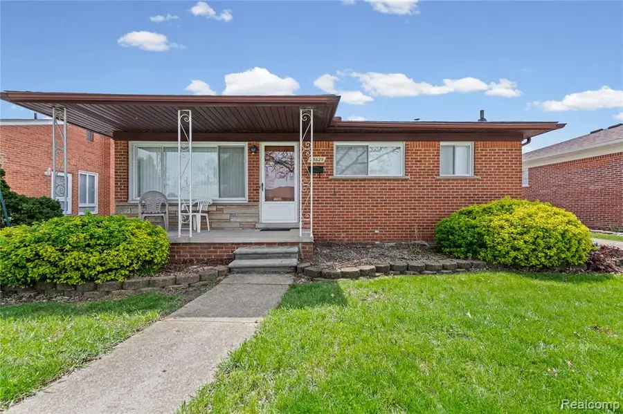 25629 Ridgeway, Dearborn Heights, MI 48127 - #3