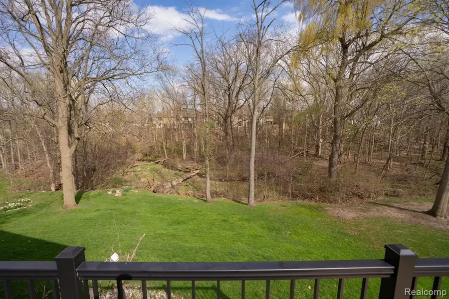 807 Oneida Woods, Grand Ledge, MI 48837 - #2