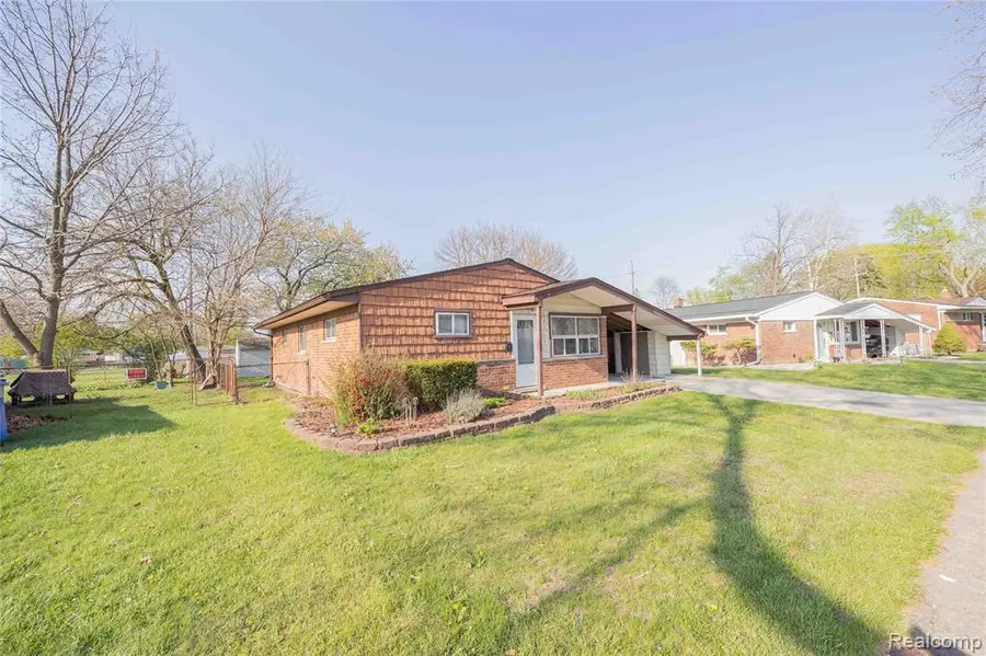 23300 N Brookside, Dearborn Heights, MI 48125 - #2