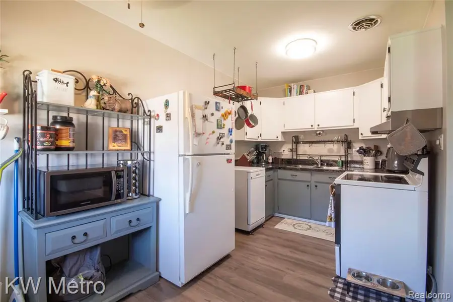 8401 18 Mile #253, Sterling Heights, MI 48313 - #3