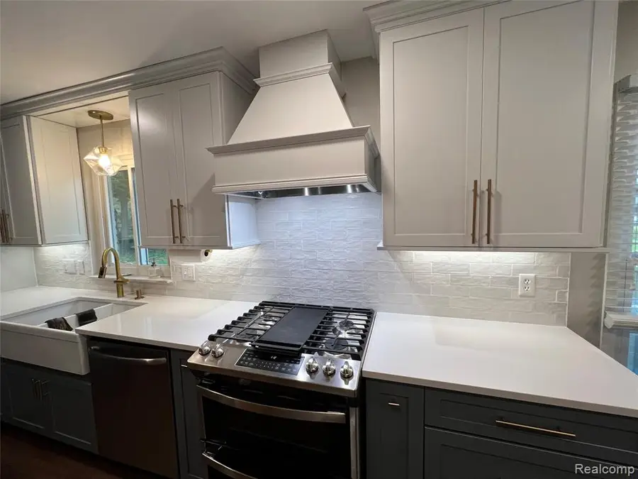 31244 Old Stage, Bingham Farms, MI 48025 - #2