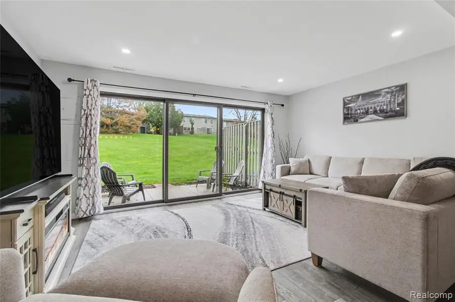 798 Peninsula, Ann Arbor, MI 48105 - #2