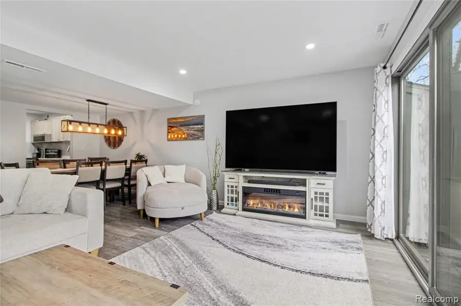 798 Peninsula, Ann Arbor, MI 48105 - #3