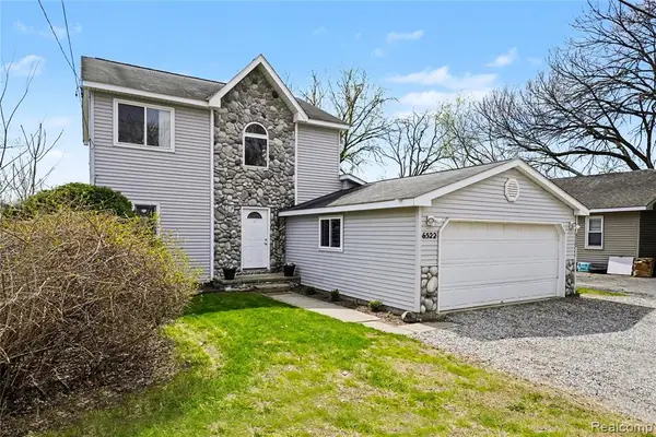 6522 Bennett Lake, Fenton, MI 48430