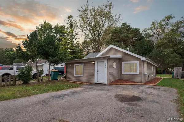 986 Pine, Bay City, MI 48706