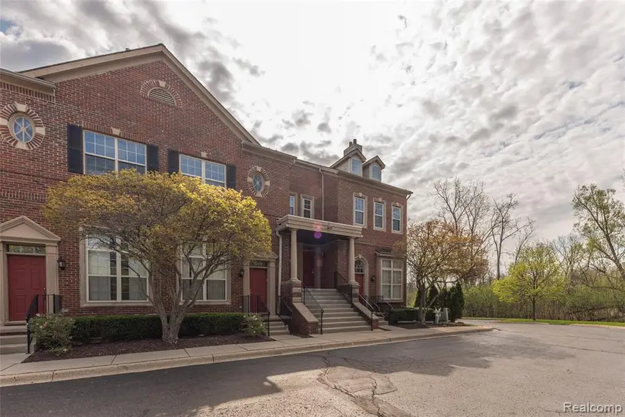 29242 W Glen Oaks, Farmington Hills, MI 48334 - #2