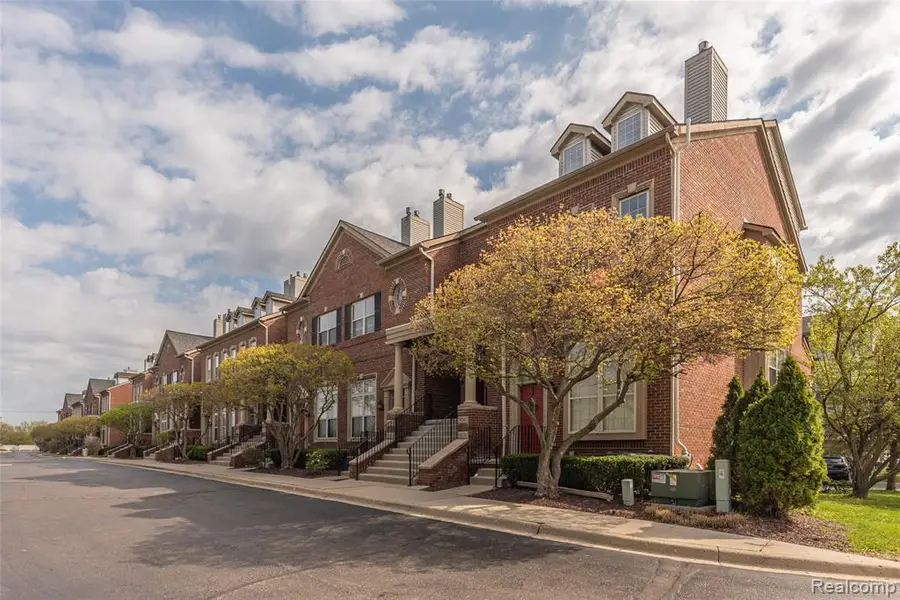 29242 W Glen Oaks, Farmington Hills, MI 48334 - #3