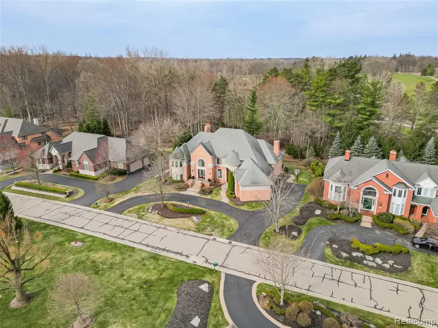 3586 Walnut Brook, Rochester Hills, MI 48309 - #3