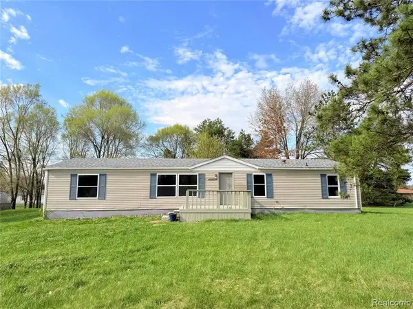7033 E Mount Morris, Otisville, MI 48463