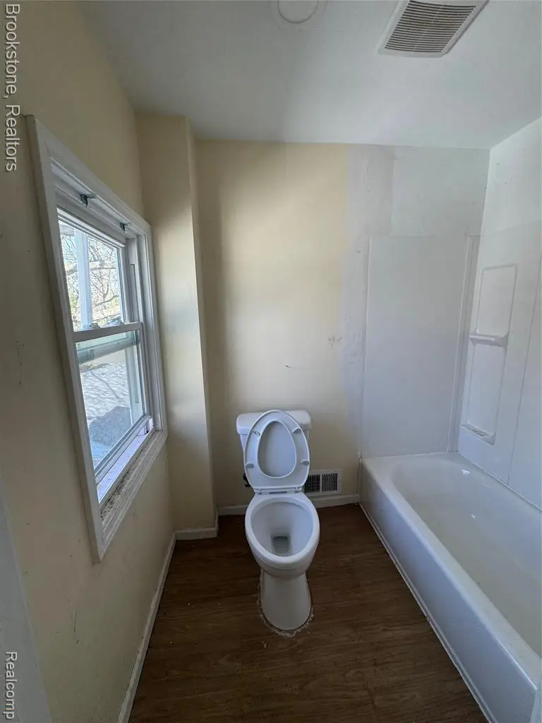 256 W Chicago, Pontiac, MI 48340 - #3