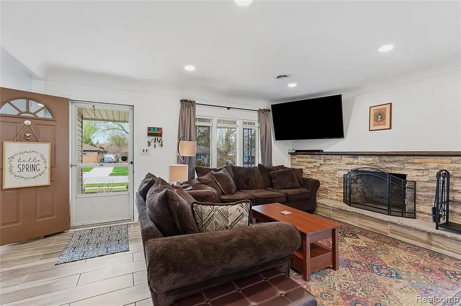 7466 Fenton, Dearborn Heights, MI 48127 - #3