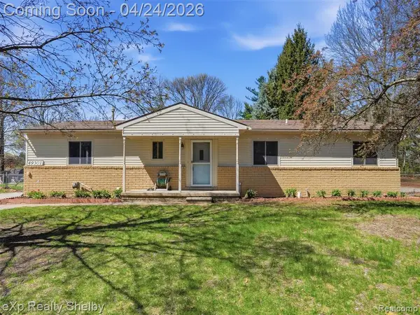 49301 Schoenherr, Shelby Twp, MI 48315