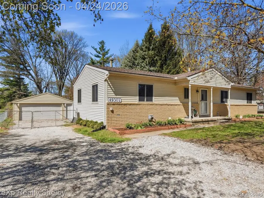 49301 Schoenherr, Shelby, MI 48315 - #2