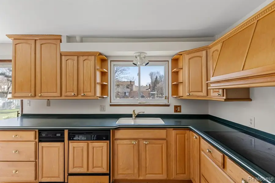 1613 Caliper, Troy, MI 48084 - #3