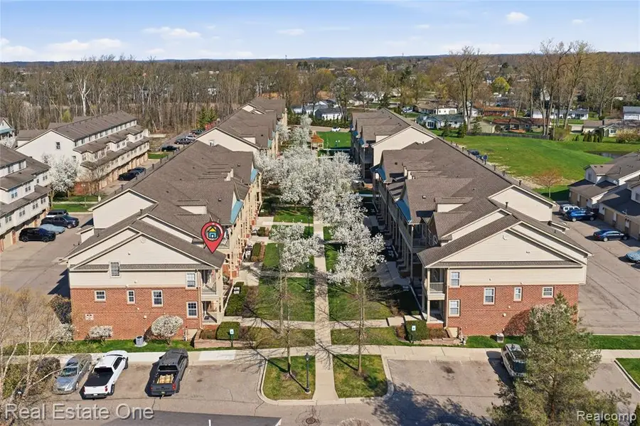 402 Old Pine, Walled Lake, MI 48390 - #3