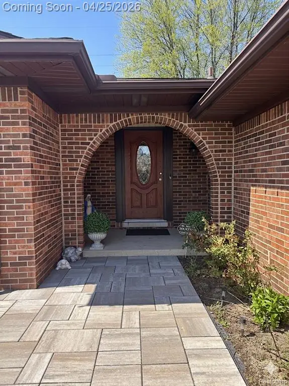 46721 Peach Grove, Macomb, MI 48044