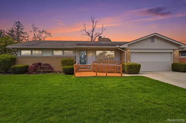 7439 Carrousel, Westland, MI 48185