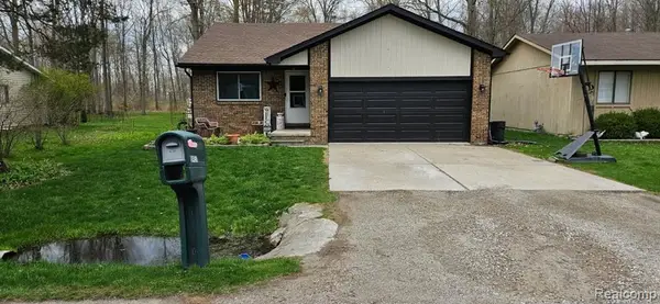 9450 Lakepointe, Clay, MI 48001