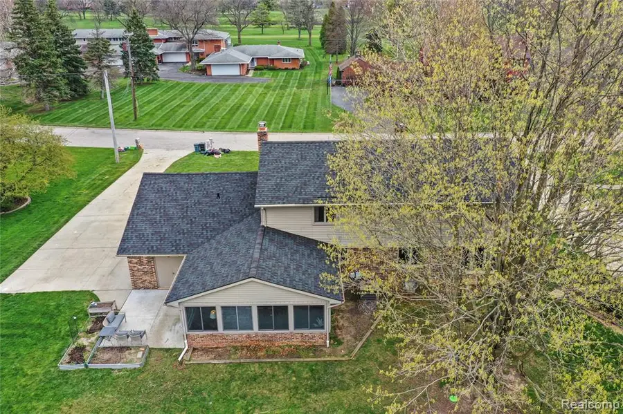 9332 Oakmont, Grand Blanc, MI 48439 - #3