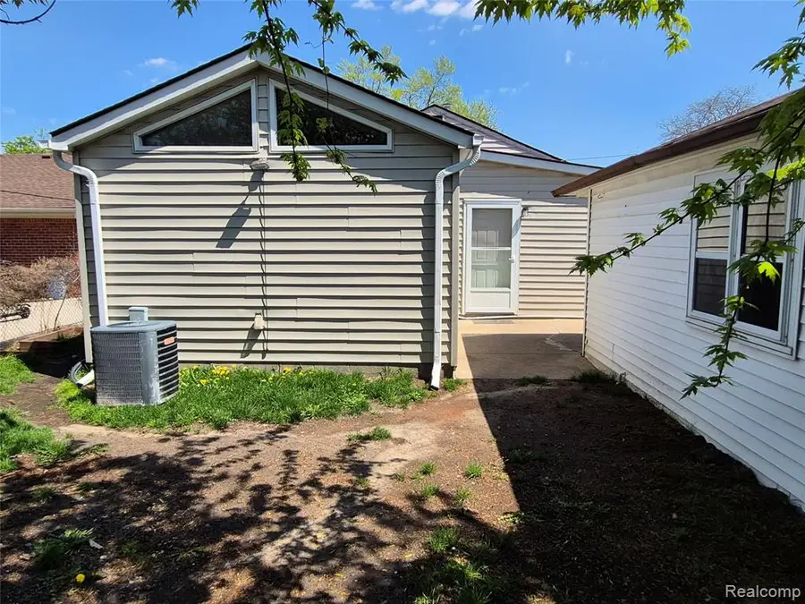 18570 Matthews, Riverview, MI 48193 - #3