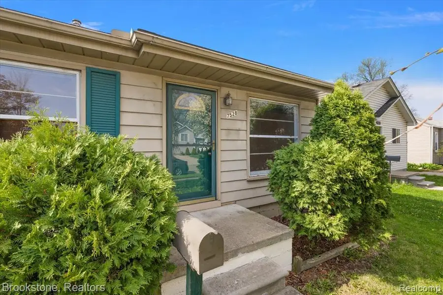 7528 Anna, Warren, MI 48092 - #3