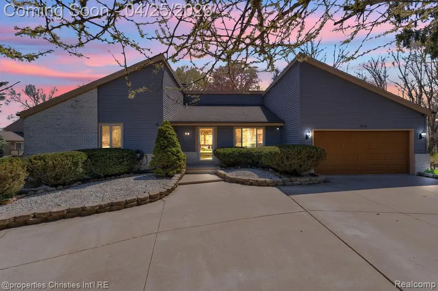 7573 Ashburton, West Bloomfield, MI 48322 - #2