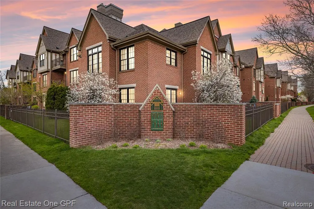 12 Pointe Park, Grosse Pointe Park, MI 48230 - #1
