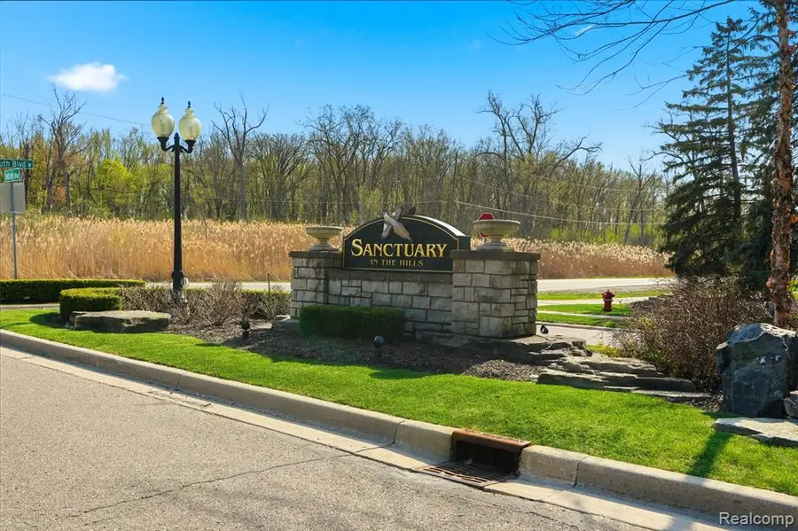 3793 Winding Brook #24, Rochester Hills, MI 48309 - #2