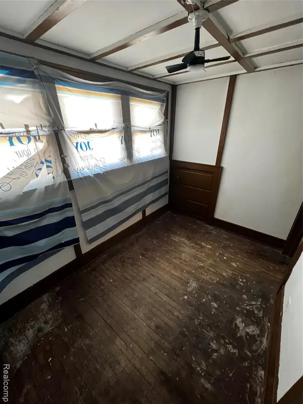 12724 Strathmoor, Detroit, MI 48227