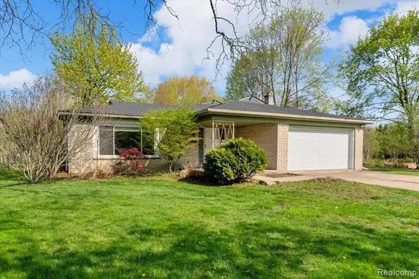 19230 Red Maple, Southfield, MI 48076