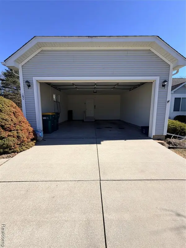 100 Aberdeen #36, Flushing, MI 48433