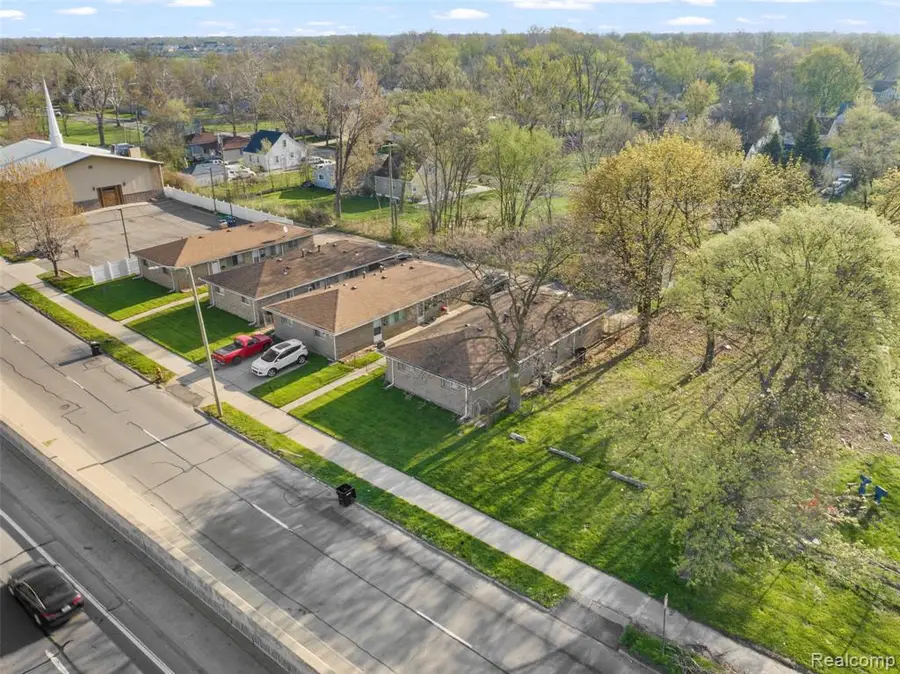 7440/7438 Southfield, Detroit, MI 48228 - #2