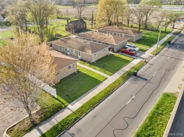 7452/7454 Southfield, Detroit, MI 48228