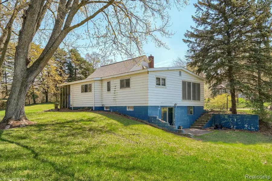 1325 E Barnes Lake, Columbiaville, MI 48421 - #2